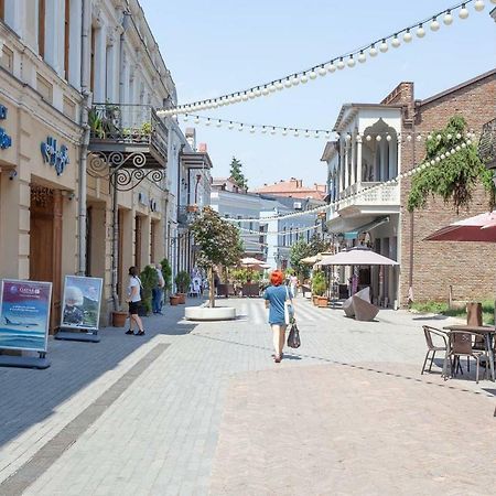 Wehost Apartment On A Colorful Street Tbilisi ภายนอก รูปภาพ