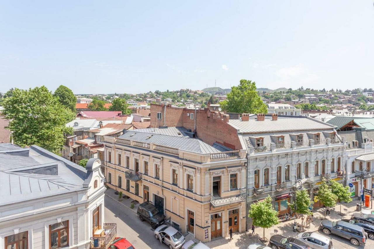 Wehost Apartment On A Colorful Street Tbilisi ภายนอก รูปภาพ